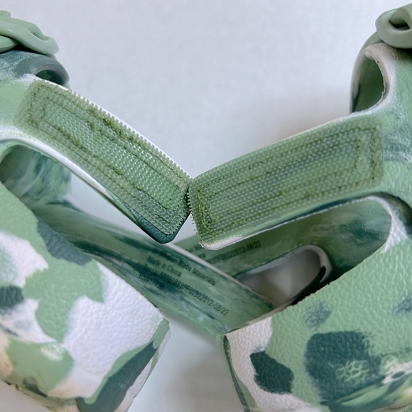 Cat and Jack Ade Slip-On Footbed Sandals Size 11T - Picture 9 of 14